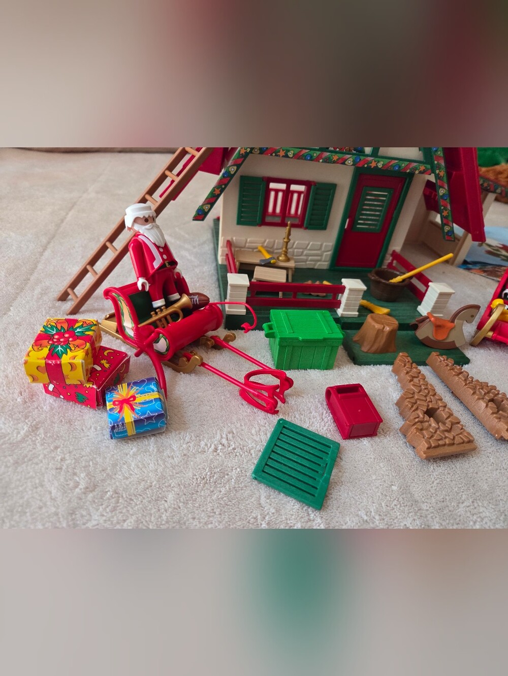 Playmobil Lot Santas House 5976 Christmas Pieces & More Santa Toys Miscellaneous - Picture 3 of 9